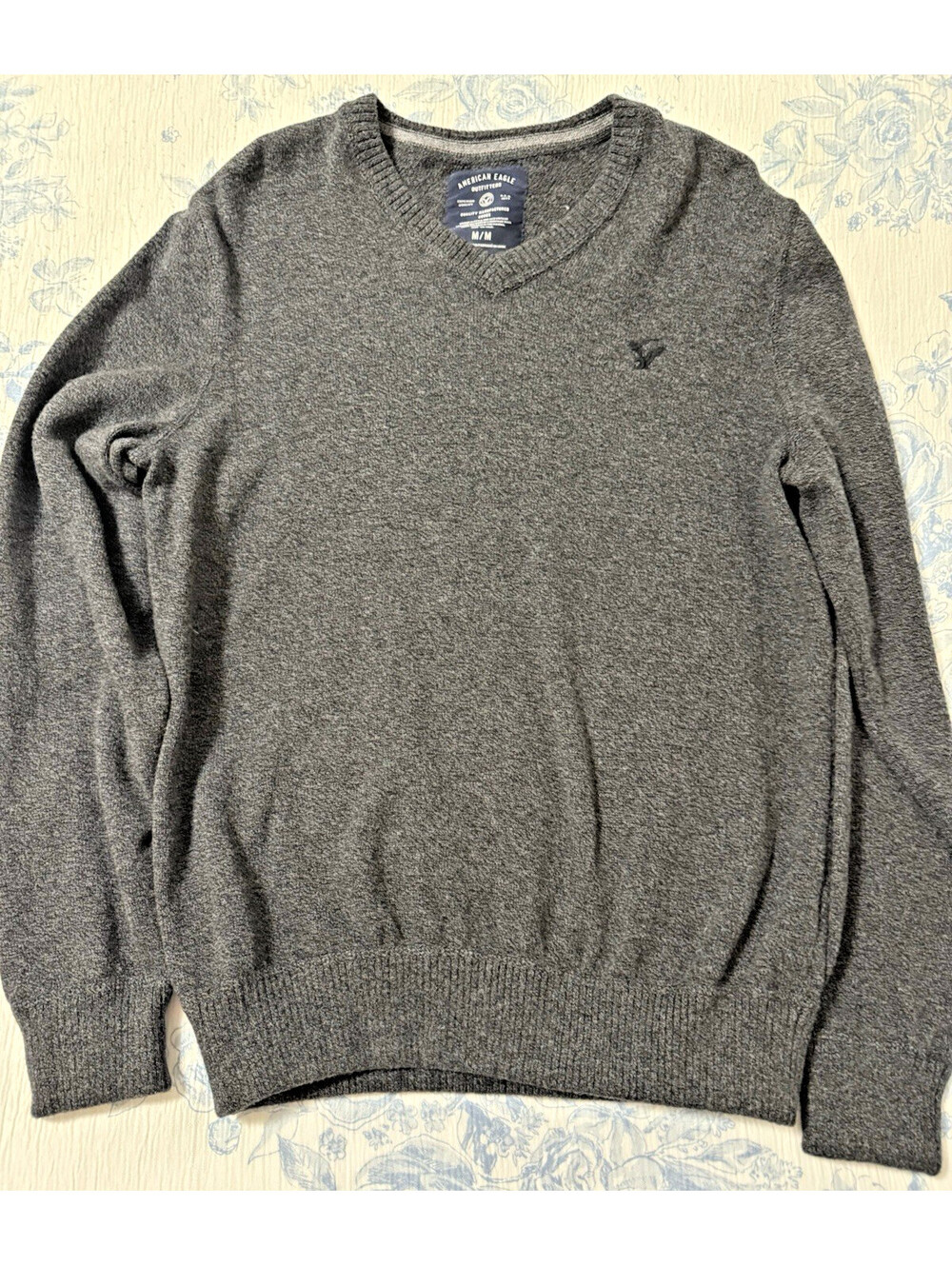 American Eagle Men’s Medium Charcoal Gray 100% Cotton V Neck Sweater Pullover